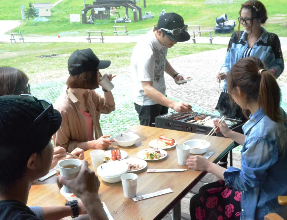 雄大な山々を眺めながら手ぶらBBQ