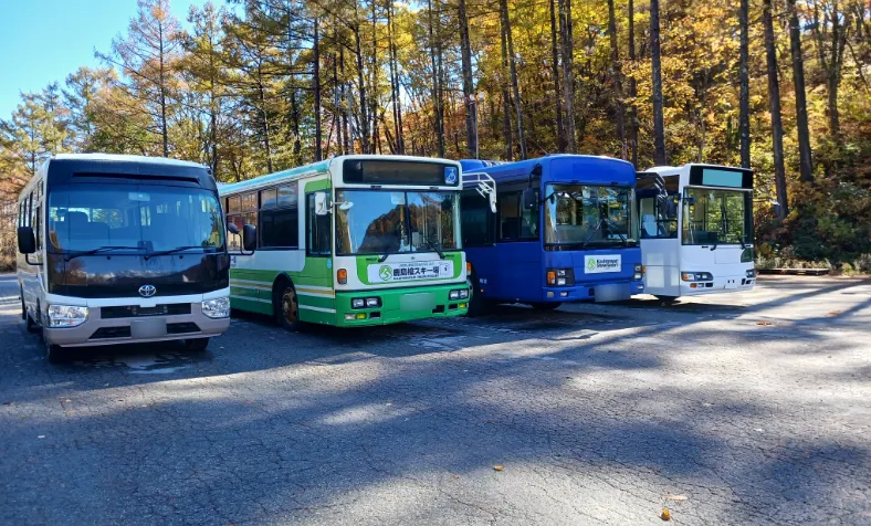近隣の体育館までバスで20分〜