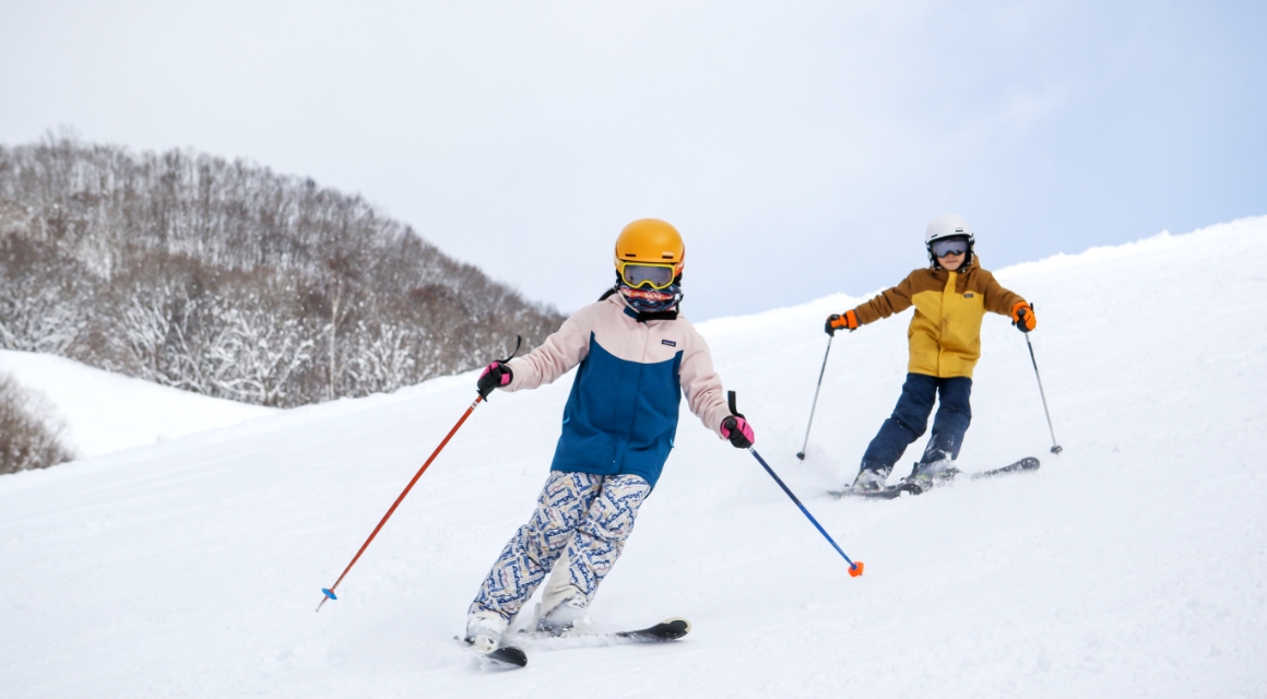 スキーをする子供